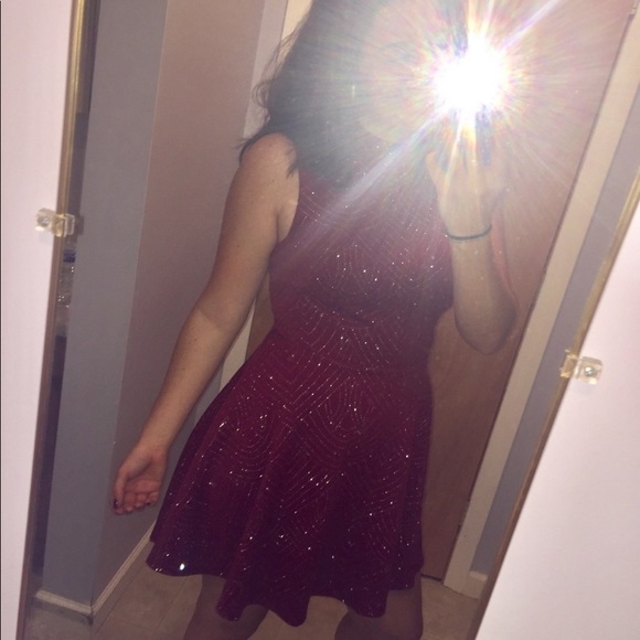 Red dress - Picture 2 of 2